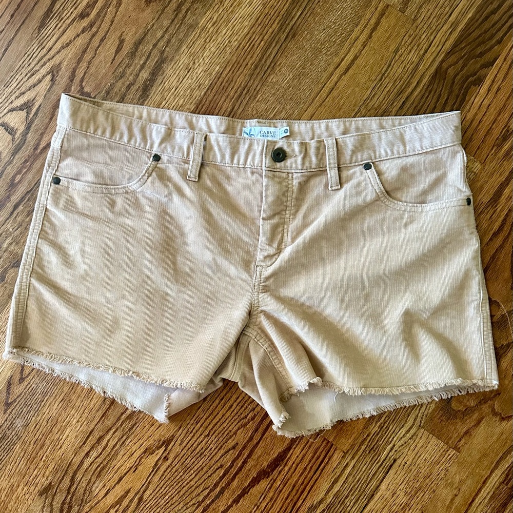 EUC Carve shorts size 14